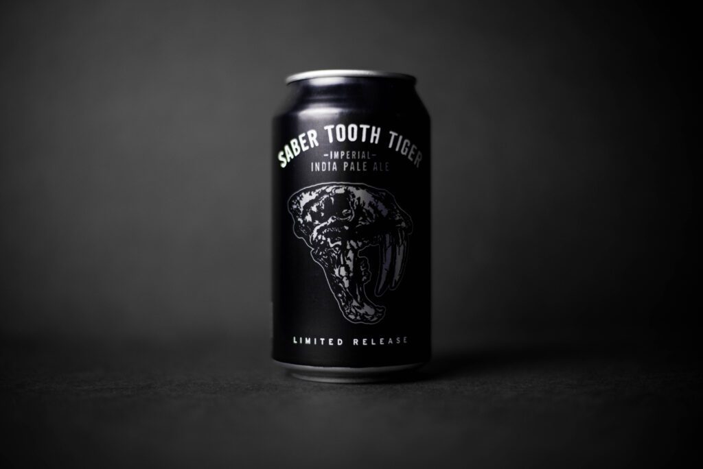Saber tooth tiger can in the dark