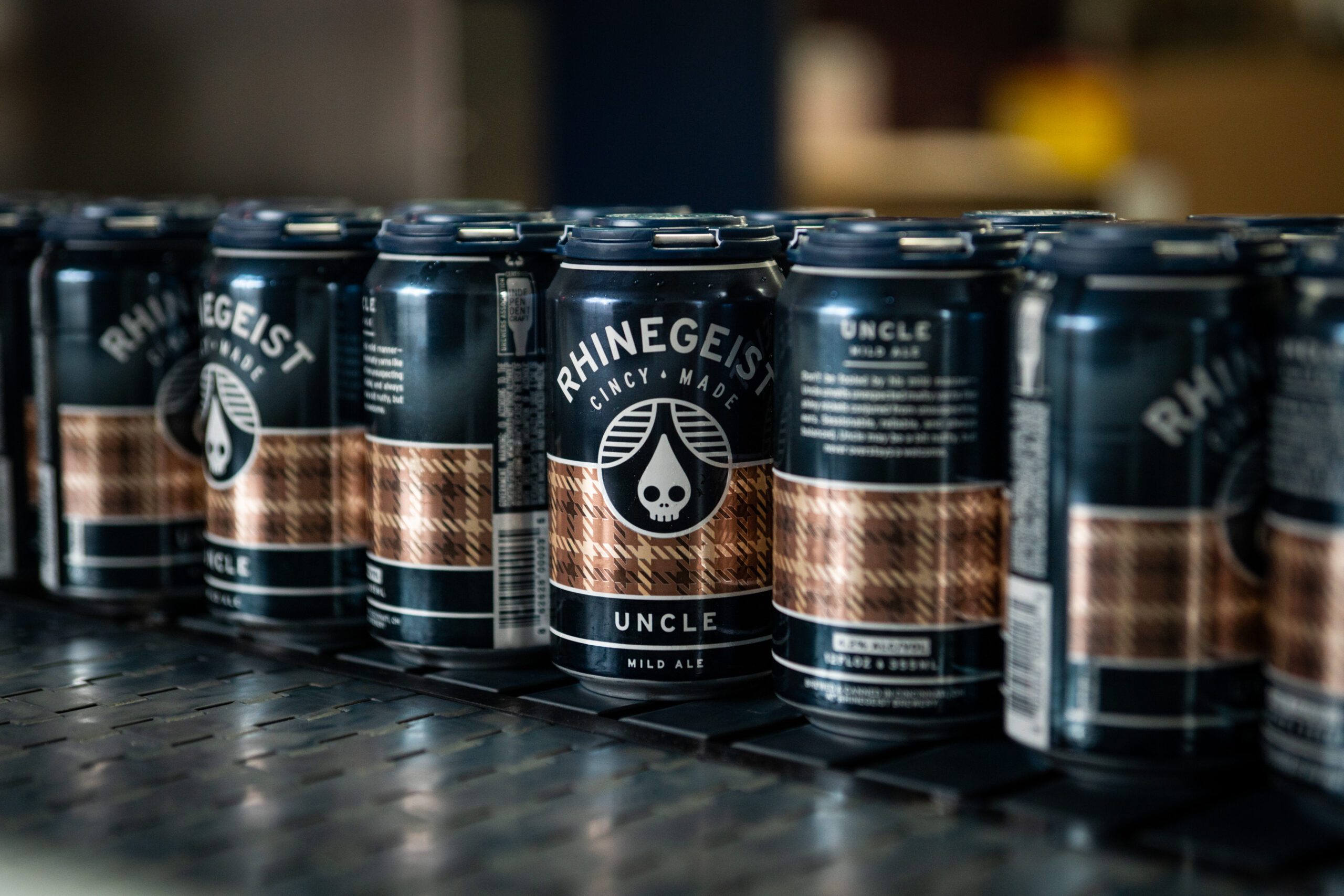 Uncle canning 14 scaled uncle (mild ale) review - rhinegeist